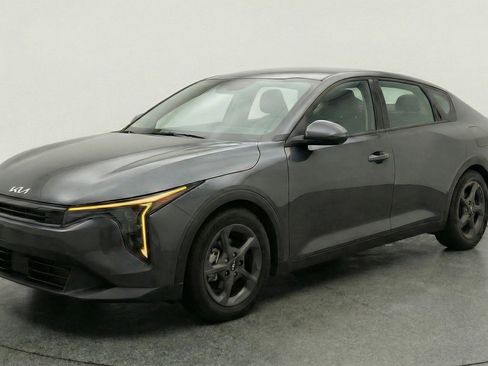 Used 2025 Kia K4 FWD image 3