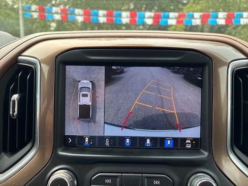Used 2022 Chevrolet Silverado 1500 High Country w/ Technology Package AWD/4WD image 17