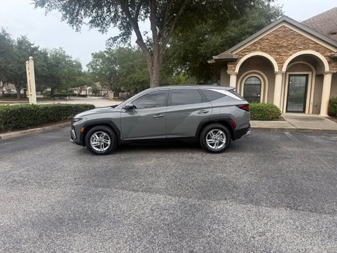 Used 2025 Hyundai Tucson SE FWD image 12