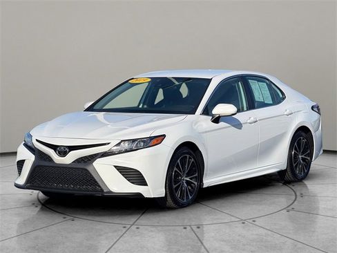 Used 2019 Toyota Camry SE image 2