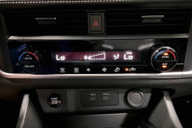 Used 2024 Nissan Rogue SV AWD/4WD image 32