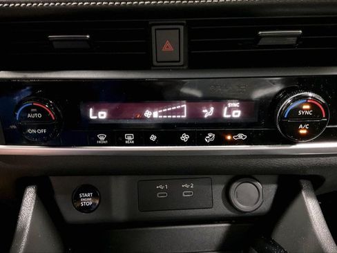 Used 2024 Nissan Rogue SV AWD/4WD image 32