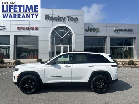 New 2025 Jeep Grand Cherokee Limited w/ Black Appearance Package AWD/4WD image 1