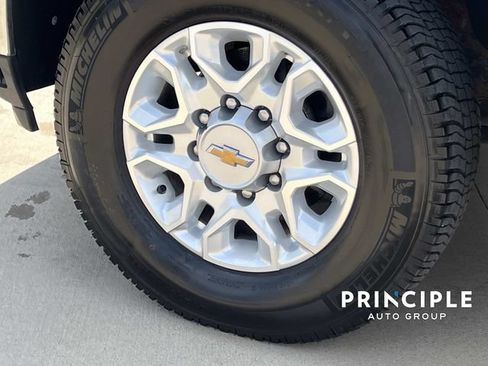 Used 2025 Chevrolet Silverado 2500 LT AWD/4WD image 7