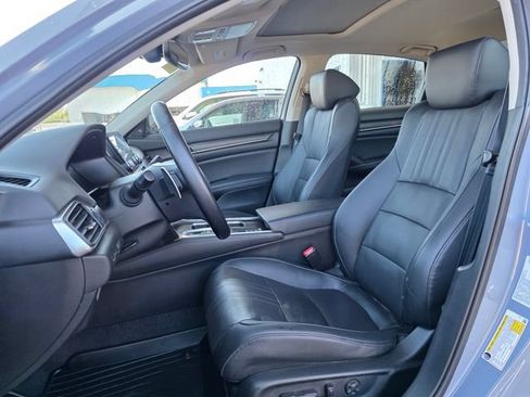 Used 2022 Honda Accord Touring image 13