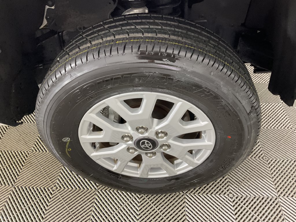 Used 2025 Toyota Tacoma SR5 AWD/4WD image 11