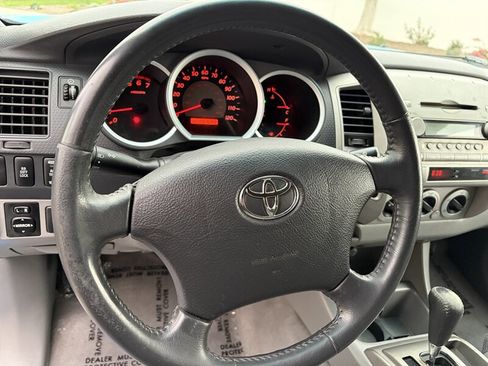 Used 2005 Toyota Tacoma PreRunner image 15