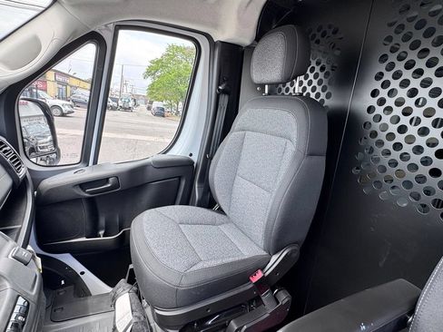 Used 2025 RAM ProMaster 2500 w/ U-Haul Equipment Group FWD image 17