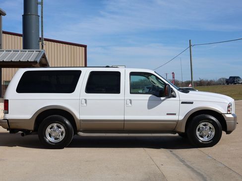Used 2005 Ford Excursion Eddie Bauer image 2
