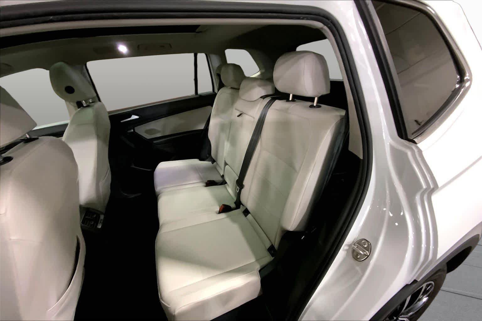 Used 2021 Volkswagen Tiguan SE w/ Panoramic Sunroof Package AWD/4WD image 21
