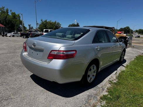 Used 2009 Toyota Camry SE FWD image 7
