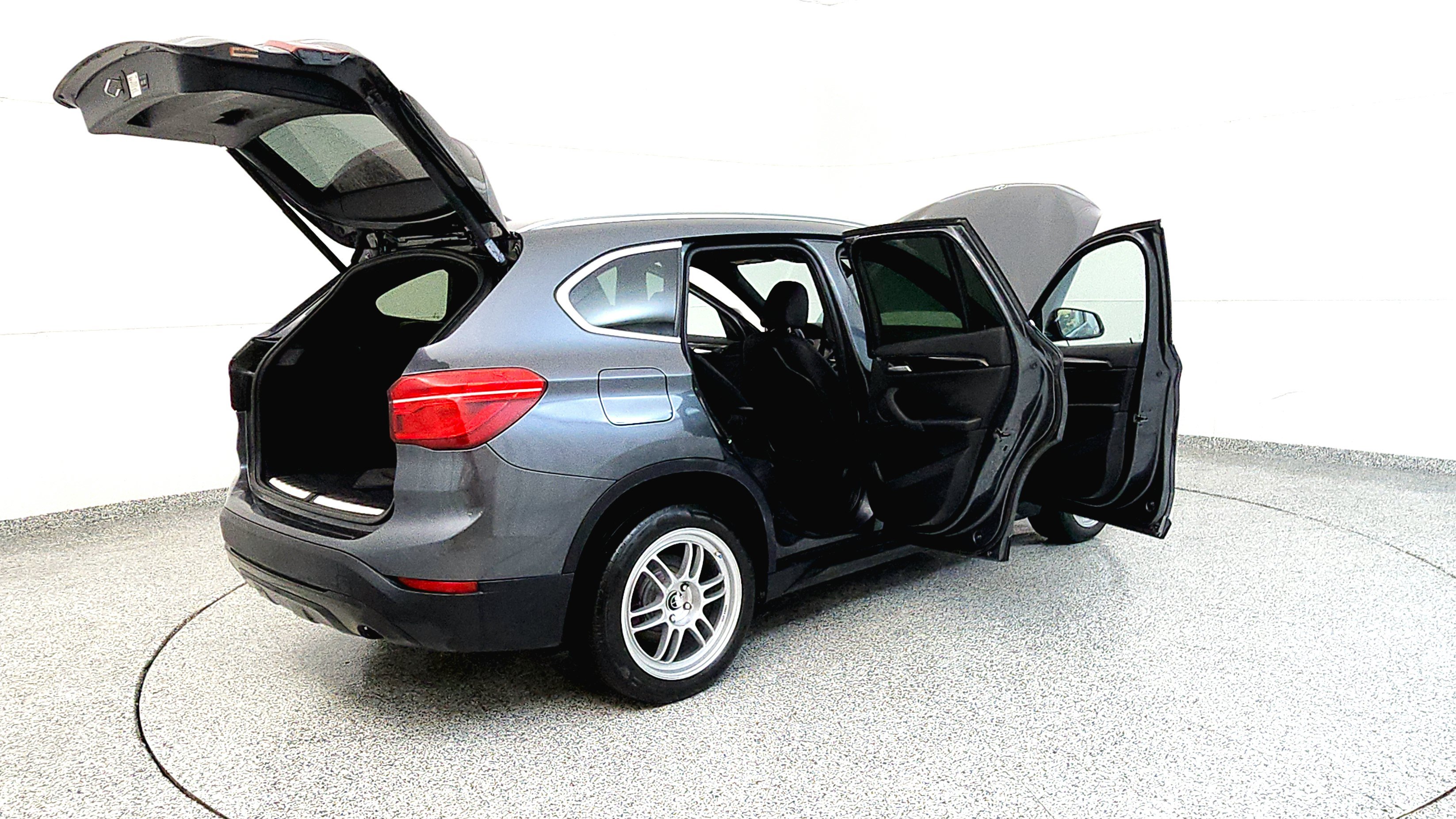 Used 2018 BMW X1 sDrive28i w/ Convenience Package FWD image 12