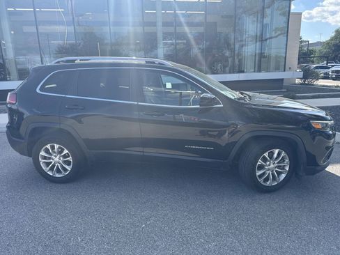 Used 2019 Jeep Cherokee Latitude w/ Popular Appearance Group FWD image 2