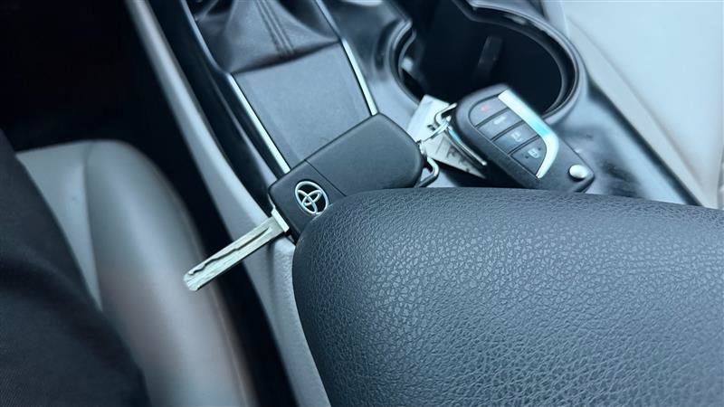 Used 2020 Toyota Camry SE FWD image 36