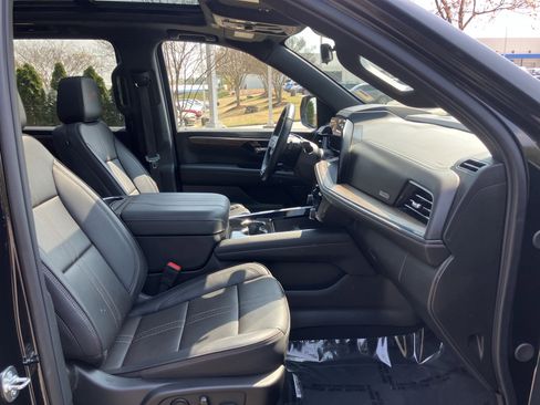 Used 2025 Chevrolet Suburban High Country w/ Sun And Tow Package image 38