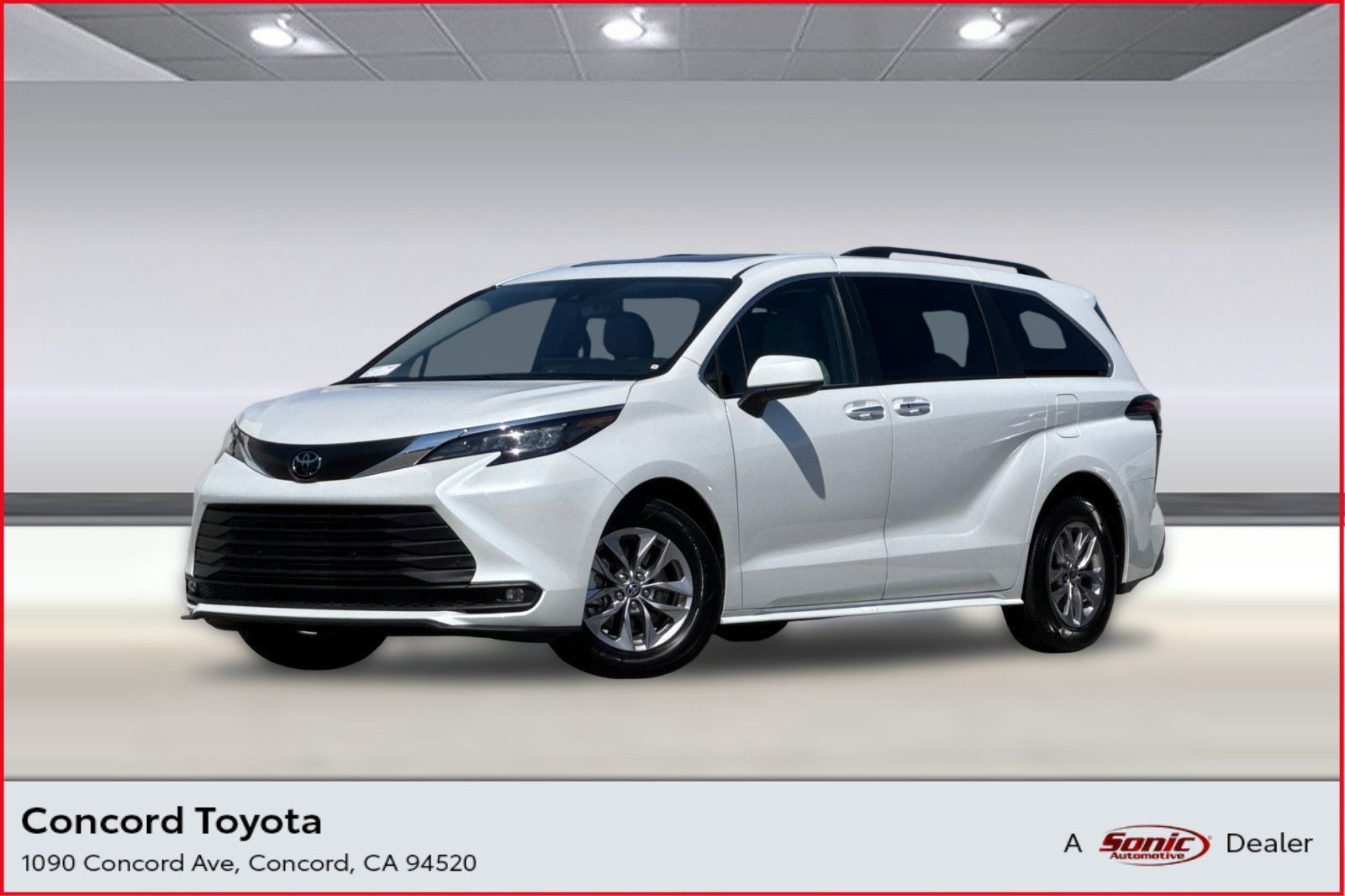 Used 2026 Toyota Sienna XLE FWD image 1