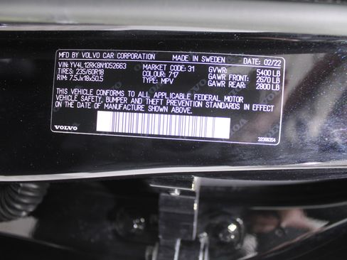 Used 2022 Volvo XC60 B5 Momentum image 34