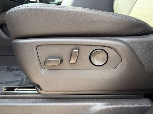 Used 2025 Chevrolet Silverado 1500 ZR2 w/ Technology Package image 19