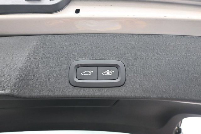 Used 2024 Volvo XC40 B5 Ultimate AWD/4WD image 28