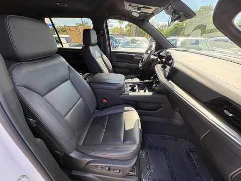 Used 2025 Chevrolet Suburban Z71 AWD/4WD image 24