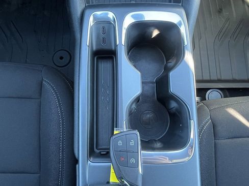 New 2026 Chevrolet Equinox EV LT image 9