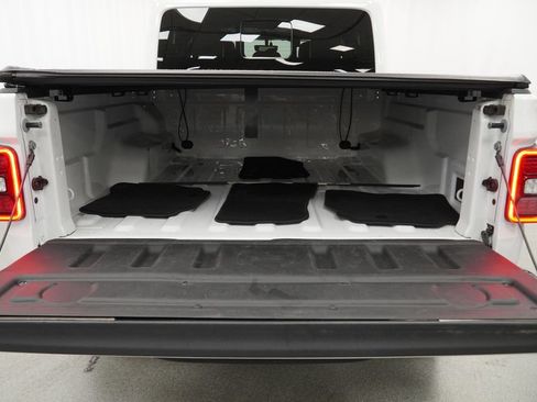 Certified 2022 Jeep Gladiator Rubicon w/ LED Lighting Group AWD/4WD image 45