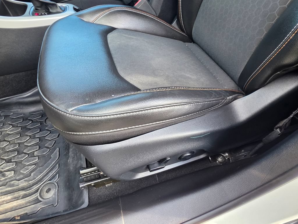 Used 2018 Jeep Compass Latitude FWD image 13