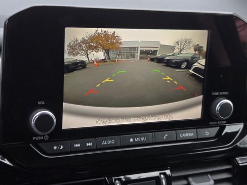 Used 2024 Nissan Pathfinder SV image 15