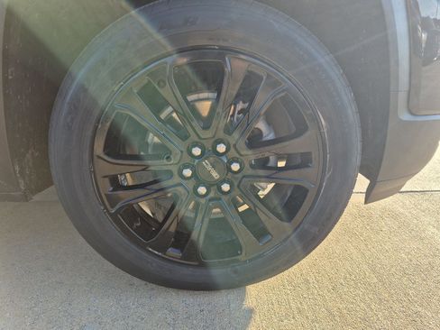 Used 2023 GMC Acadia SLE w/ Driver Convenience Package image 10