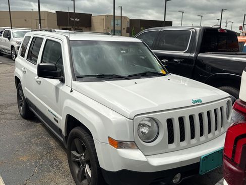 Used 2017 Jeep Patriot 75th Anniversary w/ Power Value Group image 2