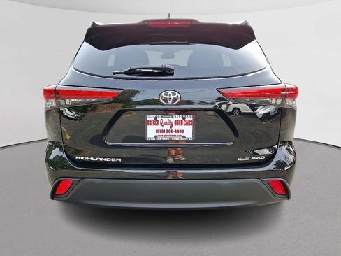 Used 2021 Toyota Highlander XLE image 9