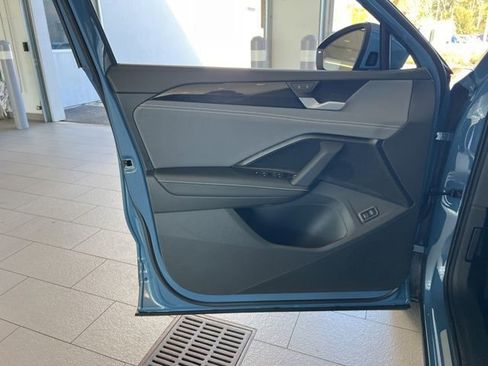 New 2026 Volkswagen Tiguan SE image 18