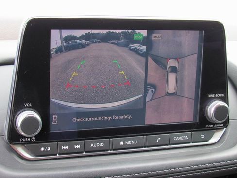 Used 2021 Nissan Rogue SV image 14