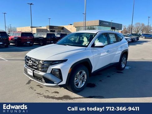 New 2025 Hyundai Tucson SE image 1