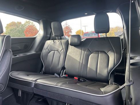 New 2026 Chrysler Pacifica Limited w/ S Appearance Package image 14