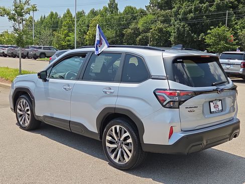 Certified 2025 Subaru Forester Touring AWD/4WD image 5
