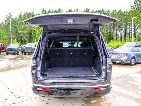 Used 2023 Jeep Grand Wagoneer L Series II AWD/4WD image 6