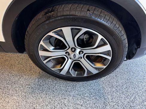 Used 2019 Ford Explorer Platinum image 9