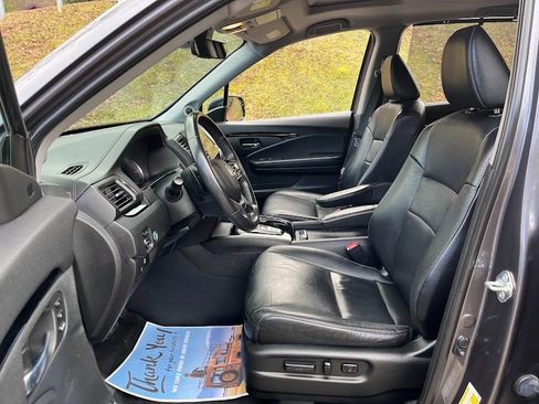 Used 2019 Honda Pilot Touring image 8