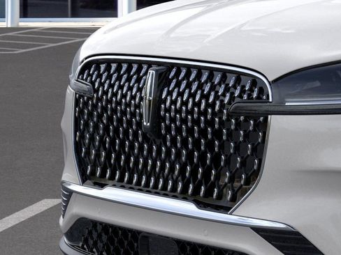 New 2025 Lincoln Aviator Premiere image 17