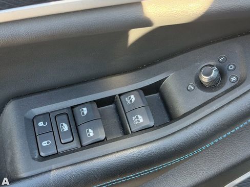 Used 2023 Jeep Grand Cherokee Trailhawk image 11