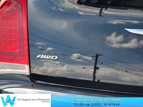 Used 2018 Chrysler 300 Limited image 14