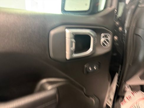 Used 2024 Jeep Gladiator Sport AWD/4WD image 13