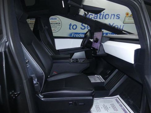 Used 2024 Tesla Cybertruck AWD Crew Cab image 7