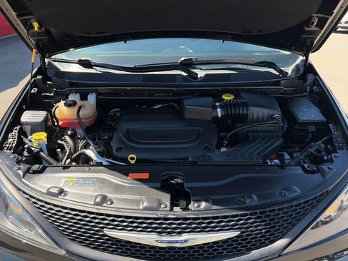 Used 2019 Chrysler Pacifica L FWD image 46