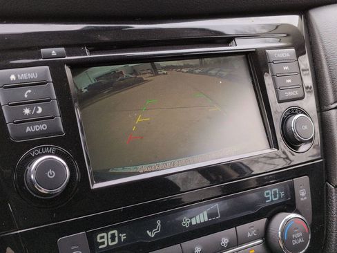 Used 2020 Nissan Rogue SV image 22