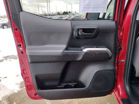 Used 2017 Toyota Tacoma SR5 image 11