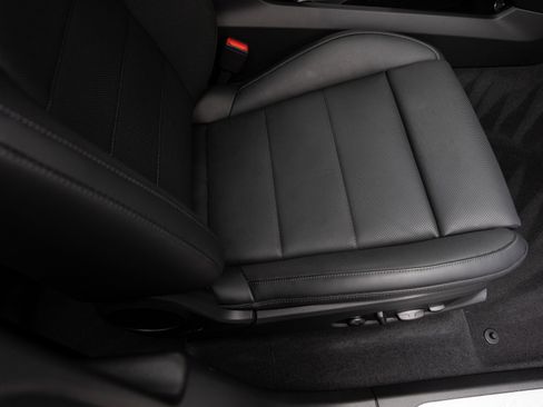 Used 2025 Porsche Macan Electric image 33