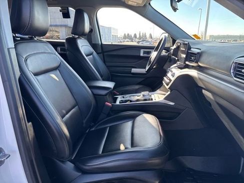 Used 2022 Ford Explorer XLT w/ Equipment Group 202A image 22