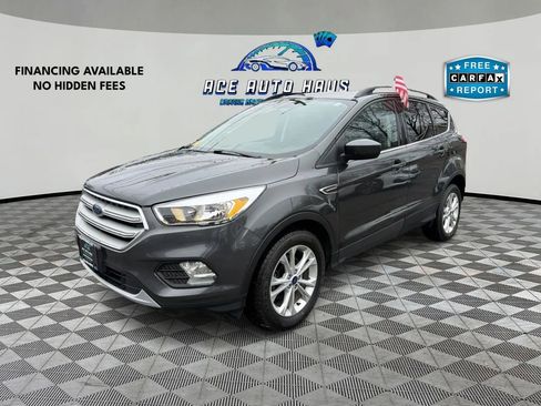 Used 2018 Ford Escape SE image 3